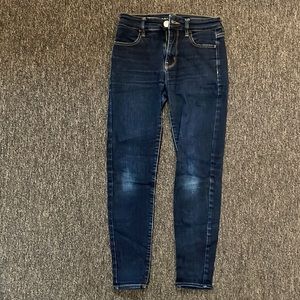 Dark wash, lightly worn American Eagle jeans. Size 0 short straight leg